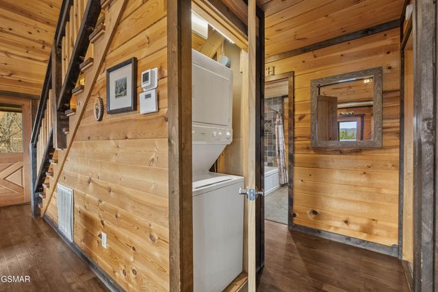 1625 Bear Claw Way, Sevierville, TN 37862
