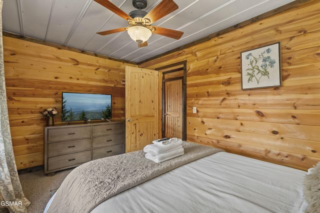 1625 Bear Claw Way, Sevierville, TN 37862