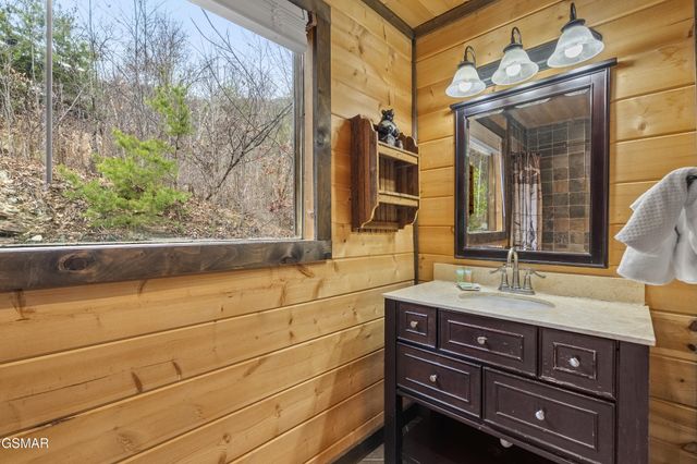 1625 Bear Claw Way, Sevierville, TN 37862
