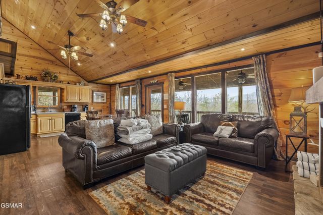 1625 Bear Claw Way, Sevierville, TN 37862