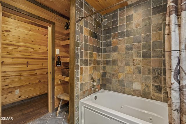 1625 Bear Claw Way, Sevierville, TN 37862