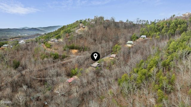 1625 Bear Claw Way, Sevierville, TN 37862