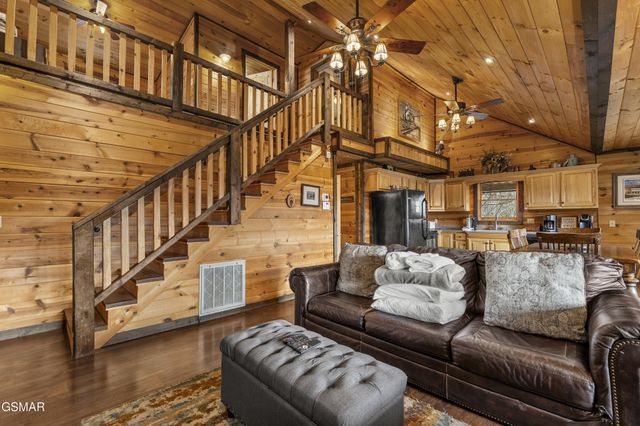 1625 Bear Claw Way, Sevierville, TN 37862