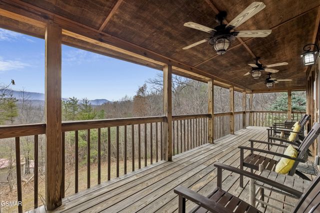 1625 Bear Claw Way, Sevierville, TN 37862