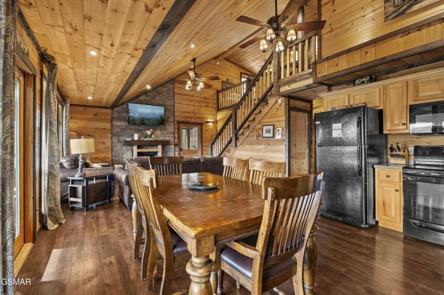 1625 Bear Claw Way, Sevierville, TN 37862