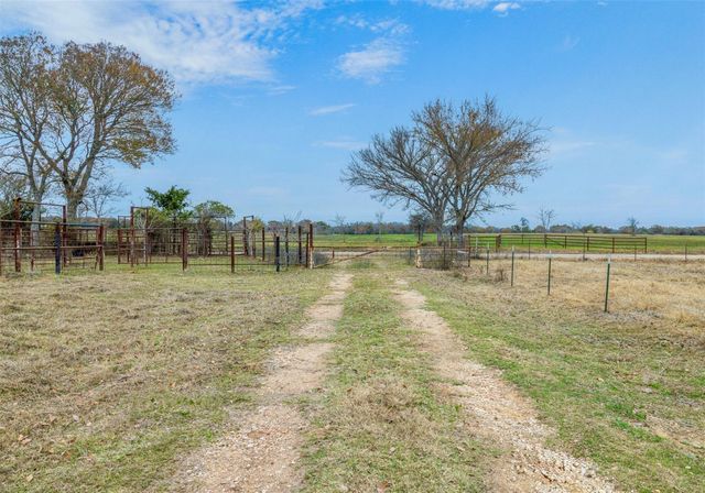 2150 CR 412, Lexington, TX 78947