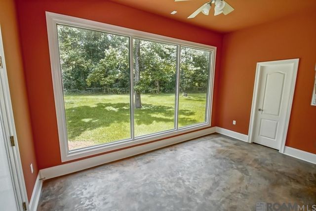 14150 Lockhart Ln, Walker, LA 70785