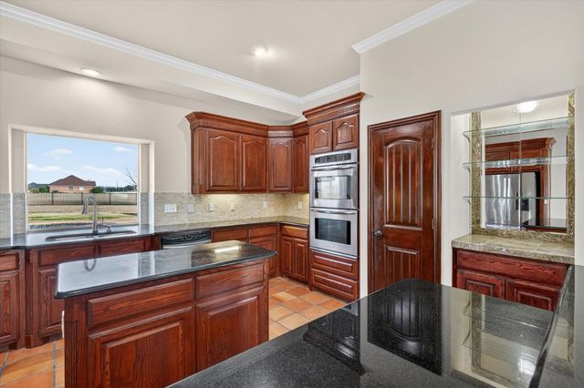 106 Lakeshore Drive, Waxahachie, TX 75165