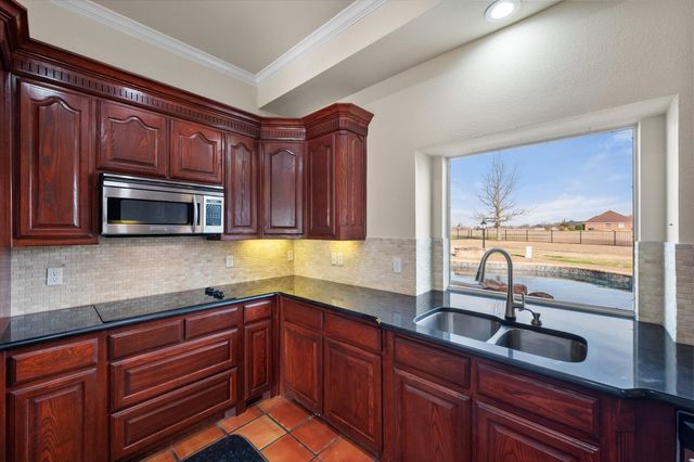 106 Lakeshore Drive, Waxahachie, TX 75165