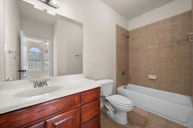 106 Lakeshore Drive, Waxahachie, TX 75165