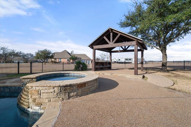 106 Lakeshore Drive, Waxahachie, TX 75165