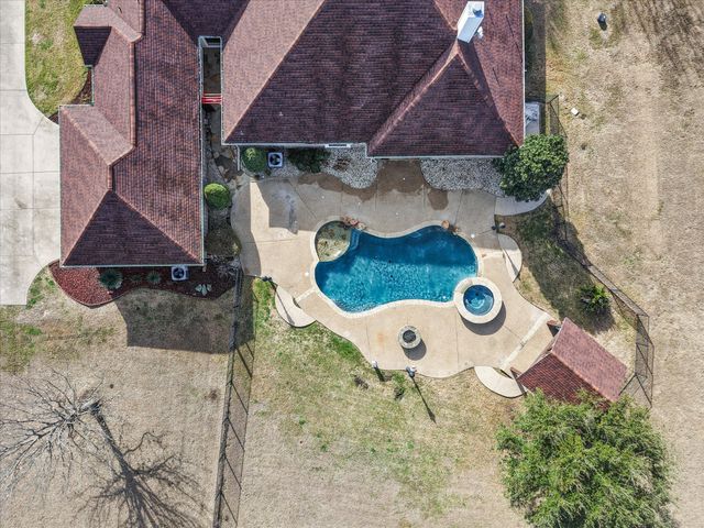 106 Lakeshore Drive, Waxahachie, TX 75165