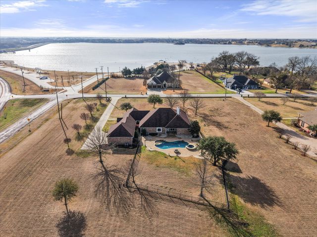 106 Lakeshore Drive, Waxahachie, TX 75165