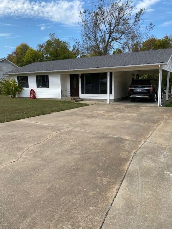 803 4th Avenue, Gravette, AR 72736
