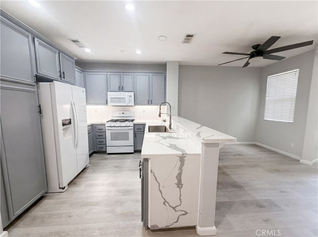1800 E Lakeshore Drive 1006, Lake Elsinore, CA 92530