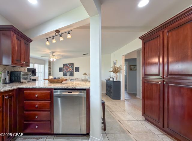 5091 Lake Bluff Circle, Marianna, FL 32446