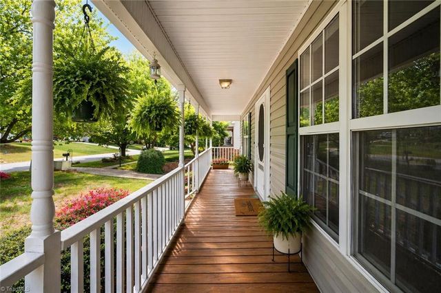 1748 Harper Spring Drive, Clemmons, NC 27012