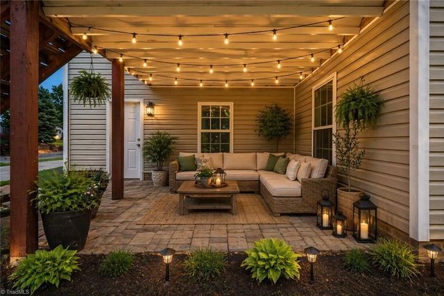 1748 Harper Spring Drive, Clemmons, NC 27012