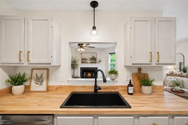 1748 Harper Spring Drive, Clemmons, NC 27012