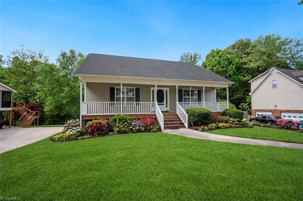 1748 Harper Spring Drive, Clemmons, NC 27012