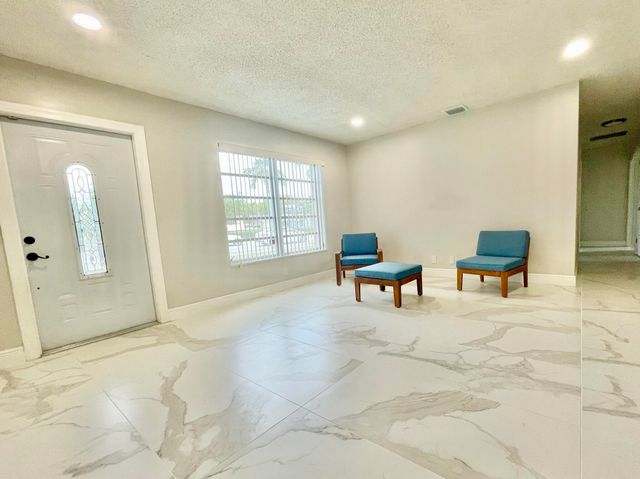 5630 Hollywood Boulevard, Hollywood, FL 33021