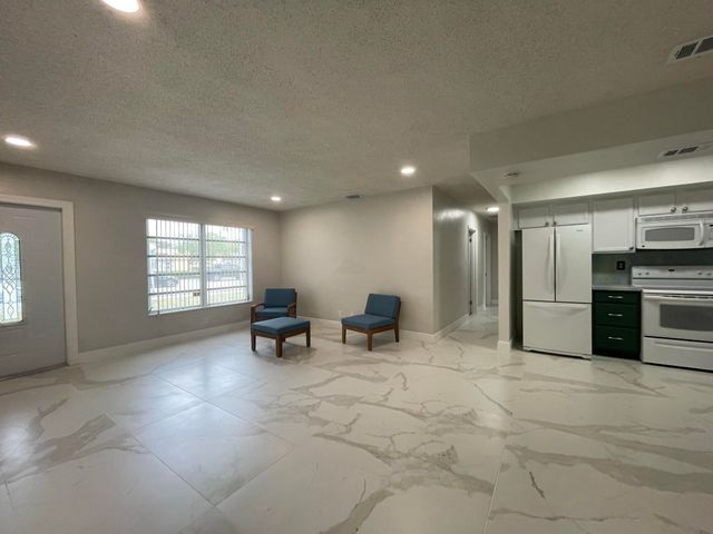 5630 Hollywood Boulevard, Hollywood, FL 33021