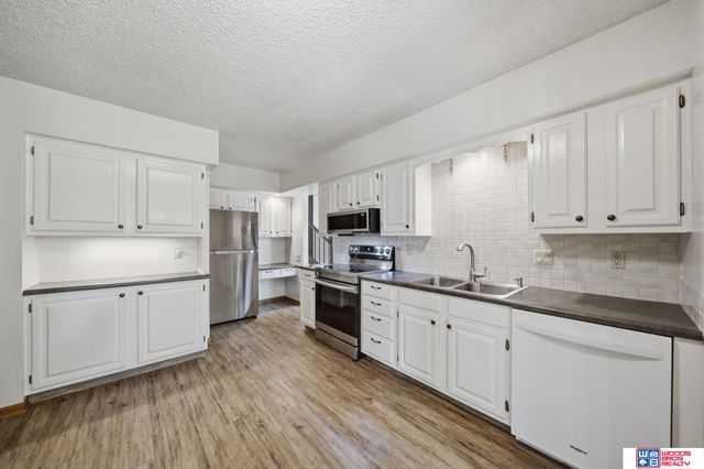 2300 S 72nd Street, Lincoln, NE 68506