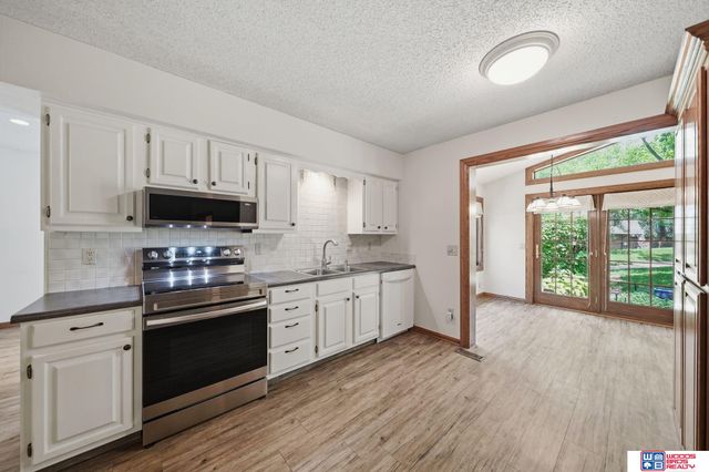 2300 S 72nd Street, Lincoln, NE 68506