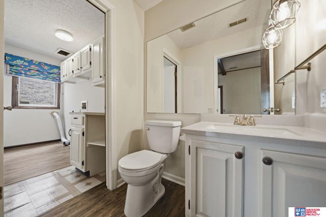 2300 S 72nd Street, Lincoln, NE 68506