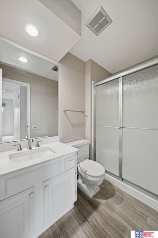 2300 S 72nd Street, Lincoln, NE 68506
