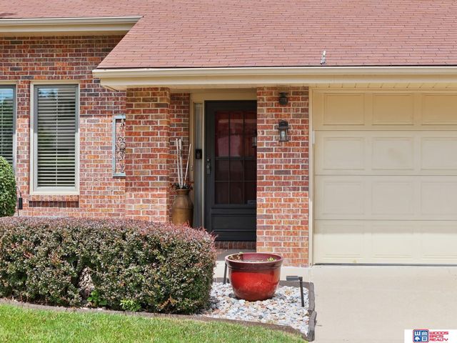 2300 S 72nd Street, Lincoln, NE 68506
