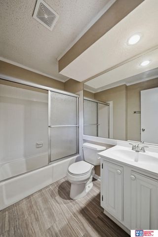 2300 S 72nd Street, Lincoln, NE 68506