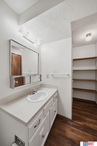 2300 S 72nd Street, Lincoln, NE 68506