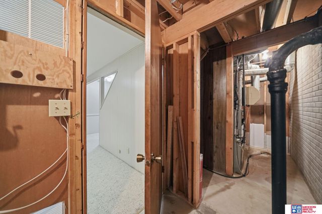 2300 S 72nd Street, Lincoln, NE 68506