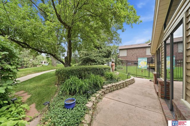 2300 S 72nd Street, Lincoln, NE 68506