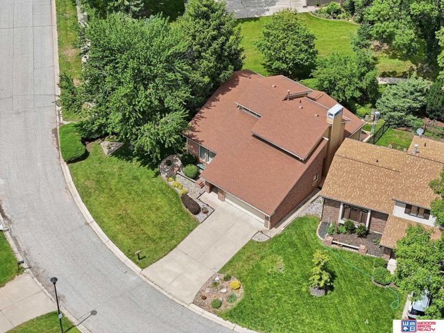 2300 S 72nd Street, Lincoln, NE 68506