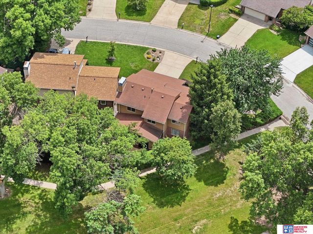 2300 S 72nd Street, Lincoln, NE 68506