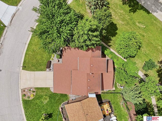 2300 S 72nd Street, Lincoln, NE 68506