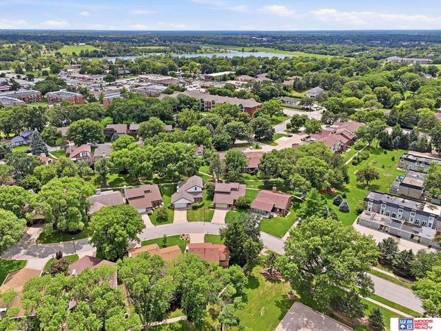 2300 S 72nd Street, Lincoln, NE 68506