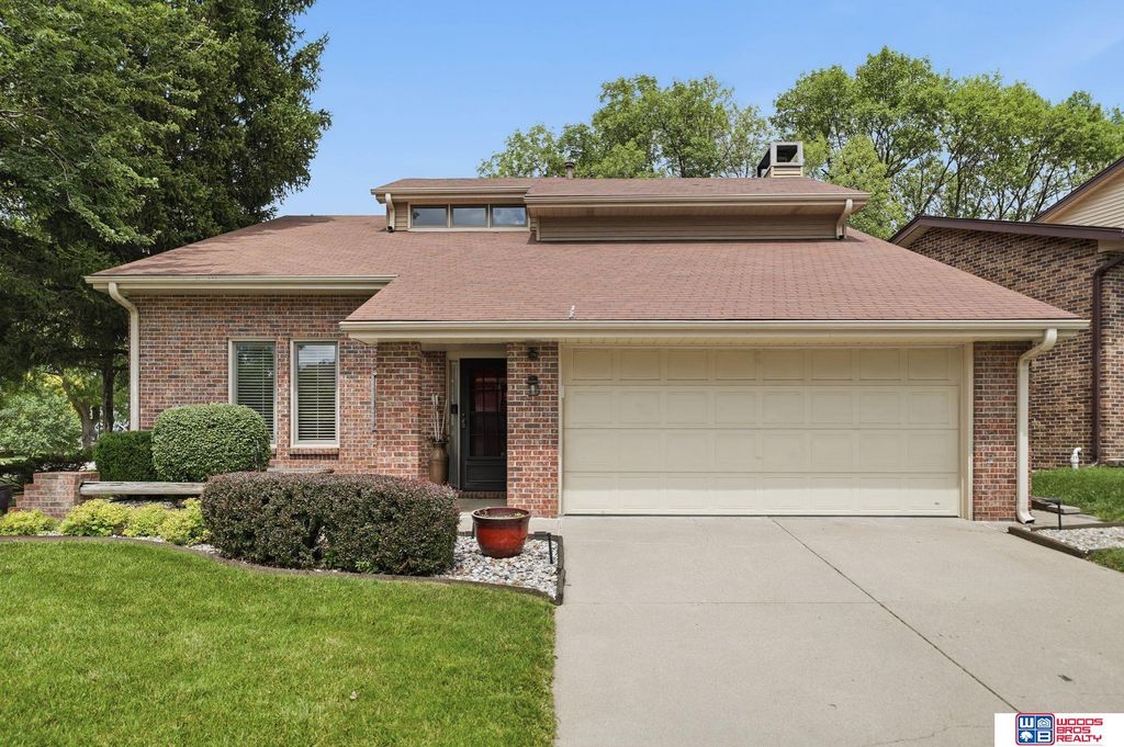 2300 S 72nd Street, Lincoln, NE 68506