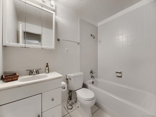 2011 S Carr Street, Lakewood, CO 80227