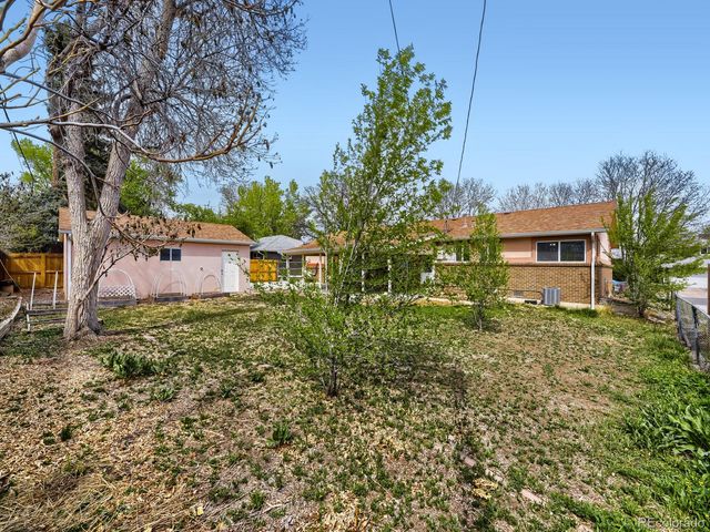 2011 S Carr Street, Lakewood, CO 80227