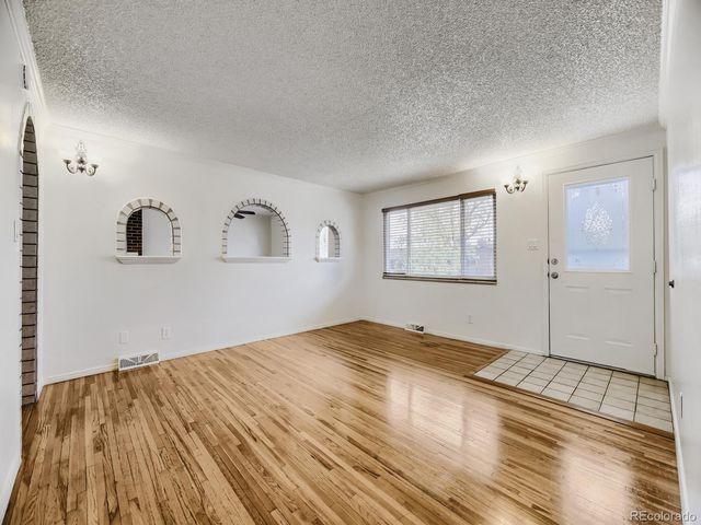 2011 S Carr Street, Lakewood, CO 80227