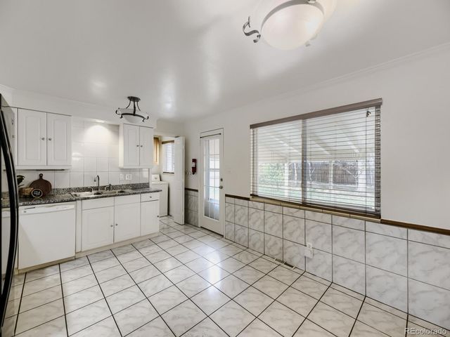 2011 S Carr Street, Lakewood, CO 80227