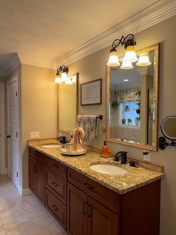 5 Deer Hill Rd, Oxford, MA 01537