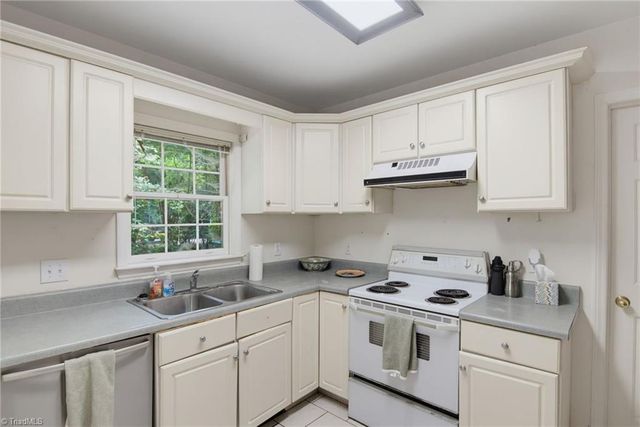 246 Hunters Glen Drive, Summerfield, NC 27358