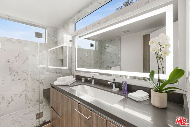 4806 Sylmar Ave PENTHOUSE PH2, Sherman Oaks, CA 91423