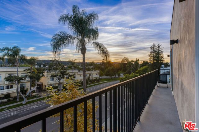 4806 Sylmar Ave PENTHOUSE PH2, Sherman Oaks, CA 91423