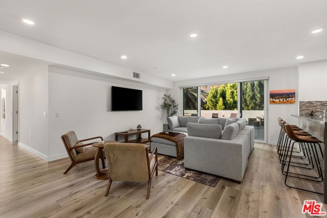 4806 Sylmar Ave PENTHOUSE PH2, Sherman Oaks, CA 91423