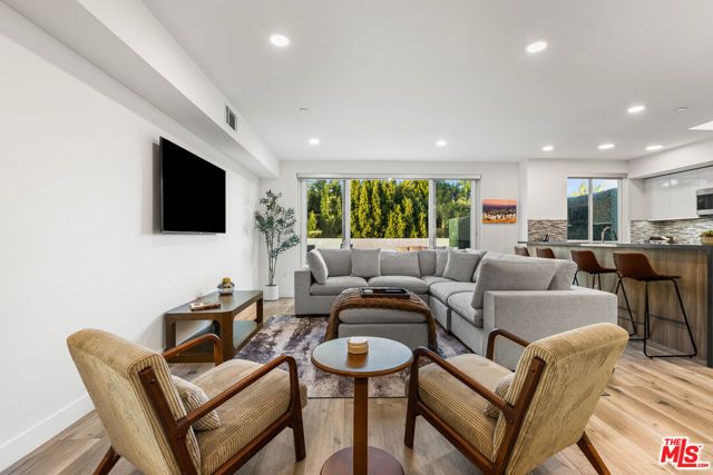 4806 Sylmar Ave PENTHOUSE PH2, Sherman Oaks, CA 91423